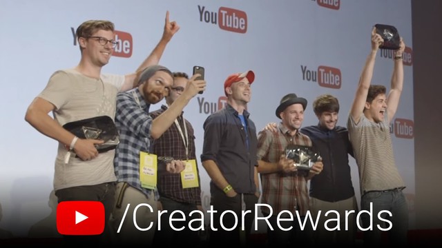
Các YouTuber đầu tiên được nhận cúp của YouTube.
