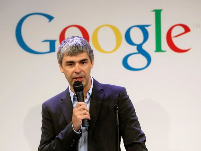  Có thời gian, Mayer hẹn hò với đồng sáng lập Google, Larry Page. Mối quan hệ này được giữ kín và họ không hề thể hiện tình cảm khi ở văn phòng. Hai người ít nói lặng lẽ hẹn hò nhau, một người nắm rõ mối quan hệ chia sẻ. 