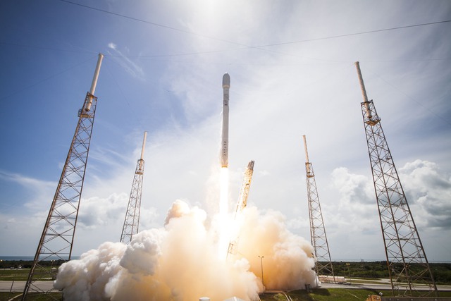  SpaceX thử tên lửa tái sử dụng năm 2015 