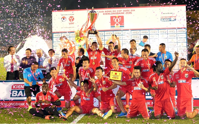 
Nhà vô địch Việt Nam sẽ được dịp chạm trán với những siêu sao hàng đầu như Messi hay Ronalda trong PES 2017.
