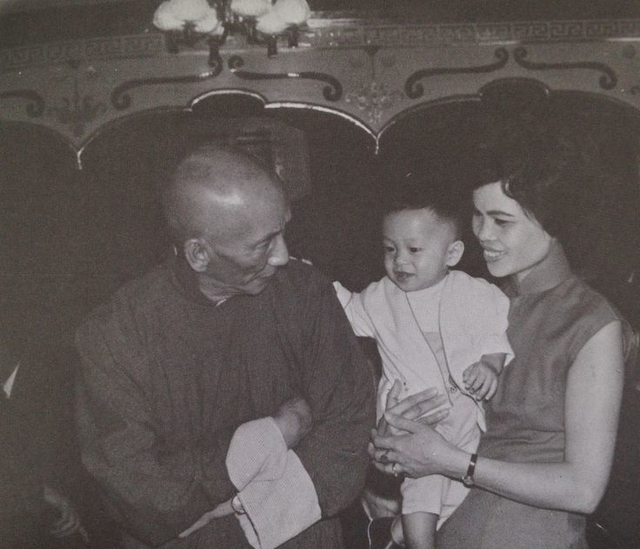 Diệp Vấn, Vĩnh Thành và cháu nội (con trai của Diệp Chuẩn) ngoài đời thực trước khi ly tán vào năm 1950.