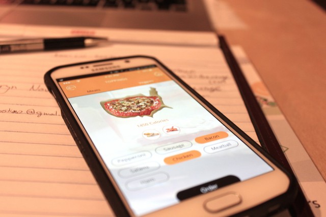  Tùy vào kích thước, loại topping, loại bột và vị trí mà pizza của BeeHex có giá từ 8 USD đến 15 USD. Trong tương lai khách hàng sẽ có nhiều lựa chọn hơn như kích thước lớn hơn hay bánh dày hơn. 