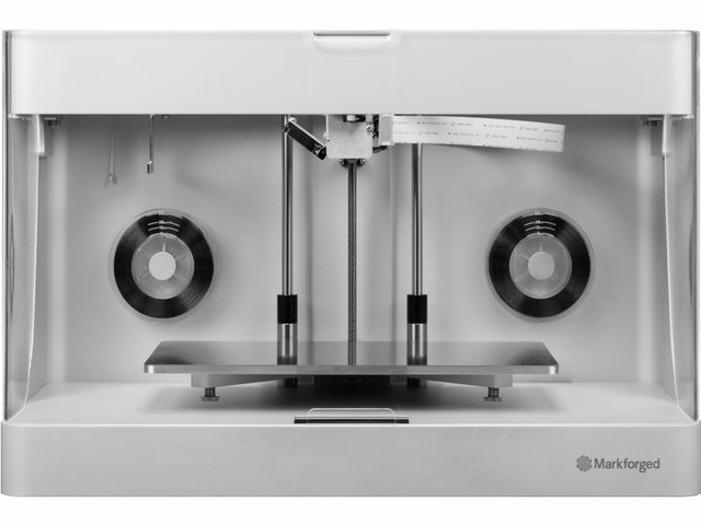  4. MarkForged 2 3D Printer – Chiếc máy in 3D luôn là trợ thủ đắc lực khi thiết kế mô hình, MarkForged 2 là một trong những chiếc máy tốt nhất và có thiết kế đẹp nhất hiện nay. 