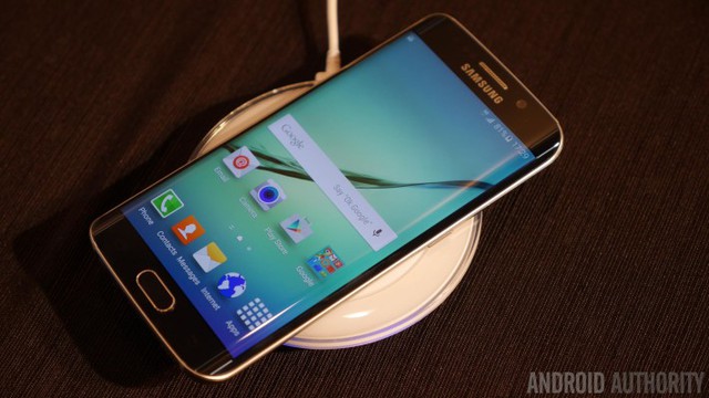  Samsung Galaxy S6 hỗ trợ nhiều chuẩn sạc không dây khác nhau. 