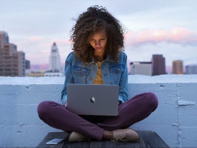  Ngày nay, tất cả những gì bạn cần cho một startup có thể chỉ là một chiếc laptop. 