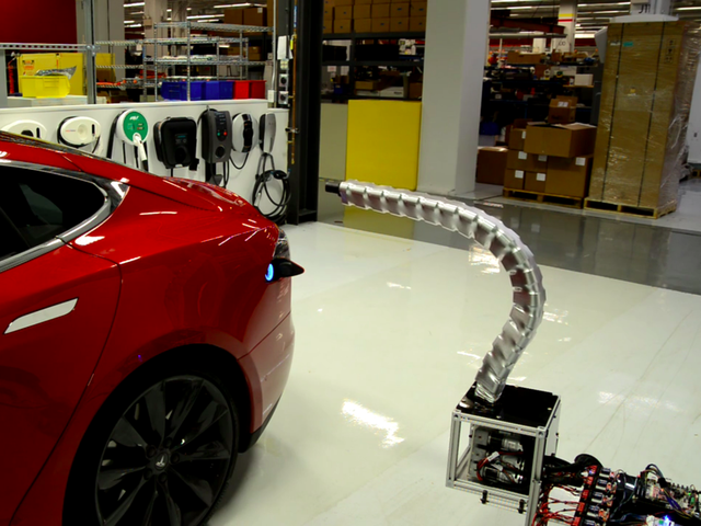  Nguyên mẫu robot sạc của Tesla 