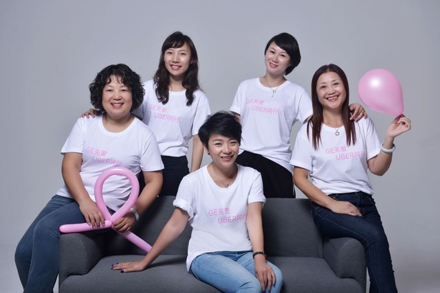 
Bà Sheng (ngoài cùng bên phải) trong quảng cáo của Uber
