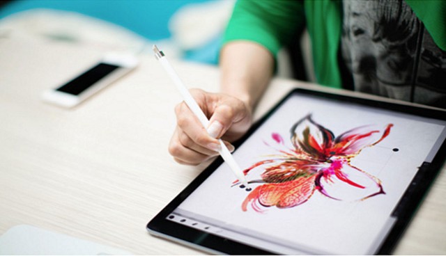  Họa sỹ Kahori Maki sử dụng iPad Pro và Apple Pencil.  
