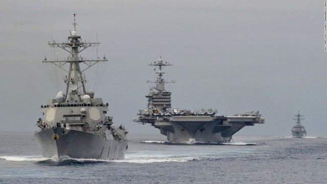 
 

Tàu khu trục USS William P.Lawrence (DDG 110) và tàu tàu sân bay USS C.Stennis (CVN 74) trong cuộc tập trận trên Thái Bình Dương tháng 8 năm 2015
