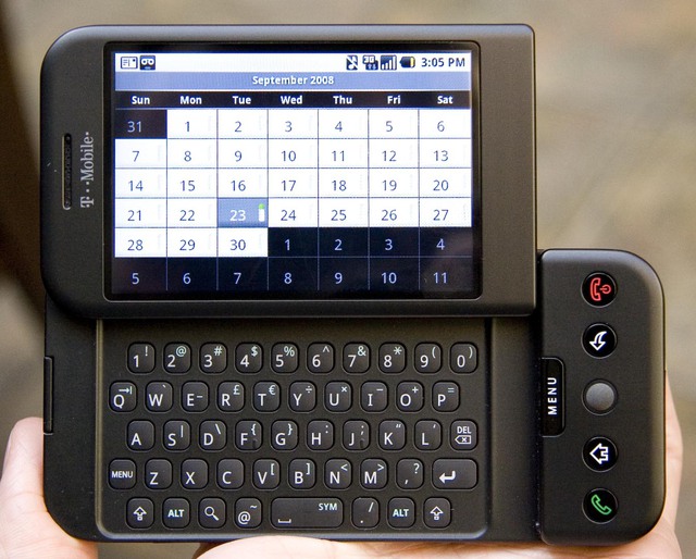  HTC Dream, thiết bị đầu tiên dùng hệ điều hành Android.​ 