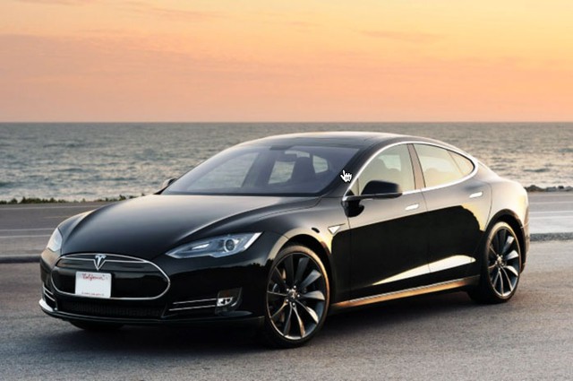  Tesla Model S. 