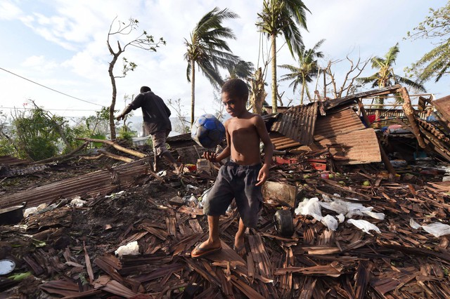  Quang cảnh hoang tàn khi một cơn bão quét qua Vanuatu 