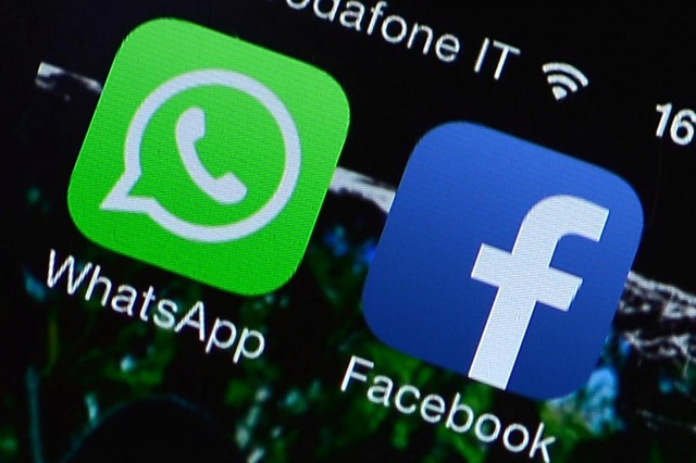 Whatsapp và Facebook đã rời bỏ BlackBerry. 