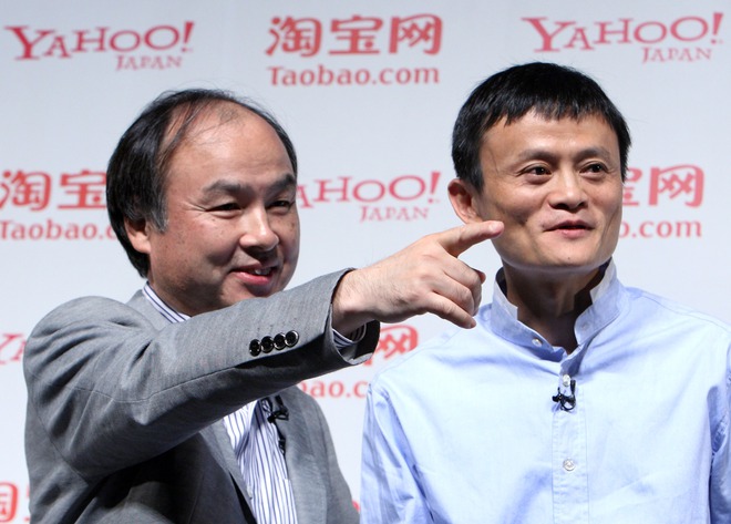  Masayoshi Son, sáng lập kiêm CEO của SoftBank (trái) và Jack Ma 