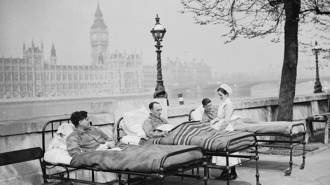 Hít khí trời – Cách chữa bệnh lao tại London vào năm 1936.