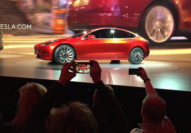  Buổi ra mắt Model 3 Sedan phân khúc giá rẻ của Tesla tại Hawthorne, Calif, 31/3/2016 