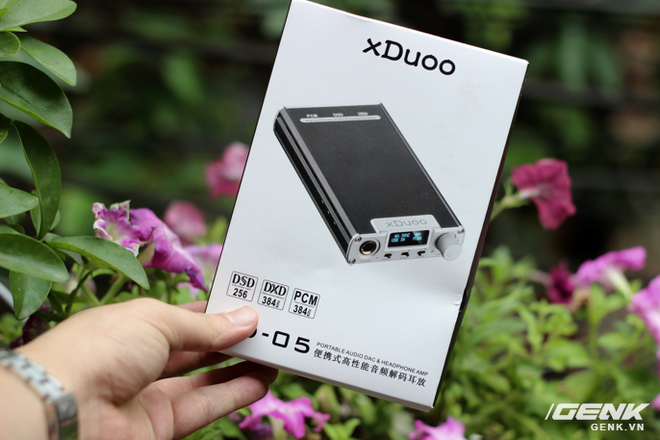  Giống như những sản phẩm khác của XDuoo, XD-05 được đóng gói đơn giản, gọn gàng cùng những thông tin cơ bản 