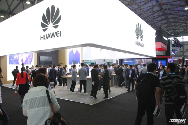  Gian hàng Huawei có vị trí đẹp nhất sự kiện. 