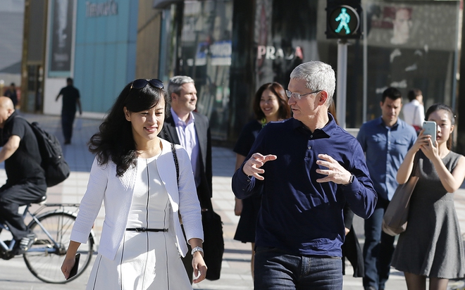  Chủ tịch Didi cùng CEO Apple Tim Cook 