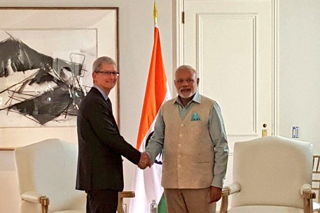 Tim Cook và thủ tướng Ấn Độ Modi.