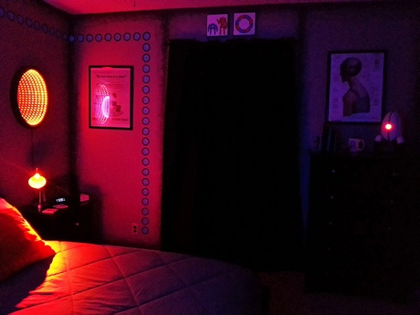 Phòng ngủ độc đáo của nữ gamer mê Portal 3