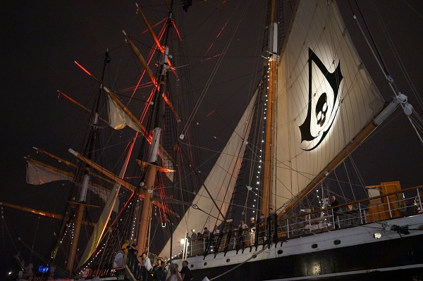 Ubisoft dùng cả tàu thủy để PR cho Assassin's Creed IV 7