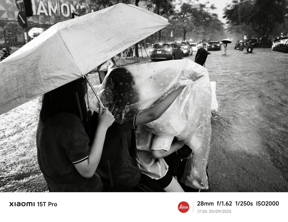 Xiaomi 15T Pro: Phố phường hóa sông, dòng người hóa những con thuyền nhỏ!- Ảnh 32.