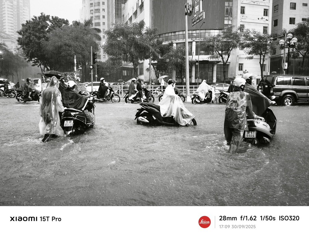Xiaomi 15T Pro: Phố phường hóa sông, dòng người hóa những con thuyền nhỏ!- Ảnh 14.