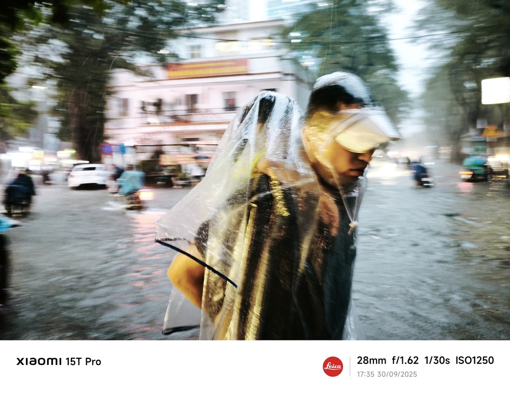 Xiaomi 15T Pro: Phố phường hóa sông, dòng người hóa những con thuyền nhỏ!- Ảnh 30.