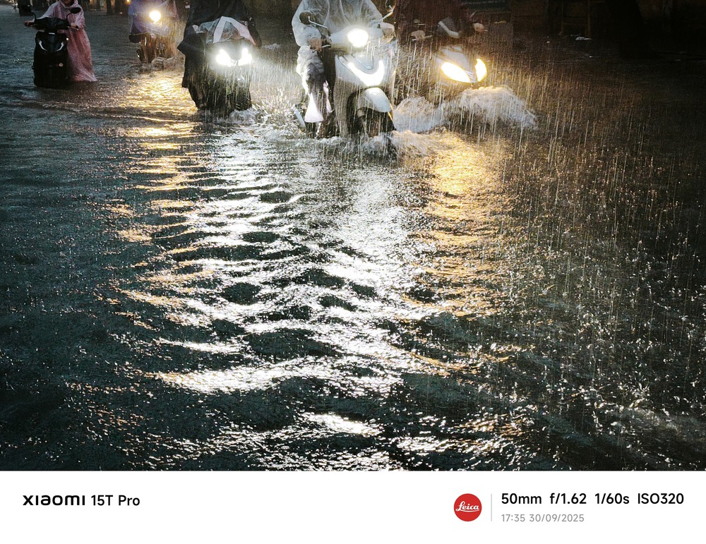 Xiaomi 15T Pro: Phố phường hóa sông, dòng người hóa những con thuyền nhỏ!- Ảnh 28.