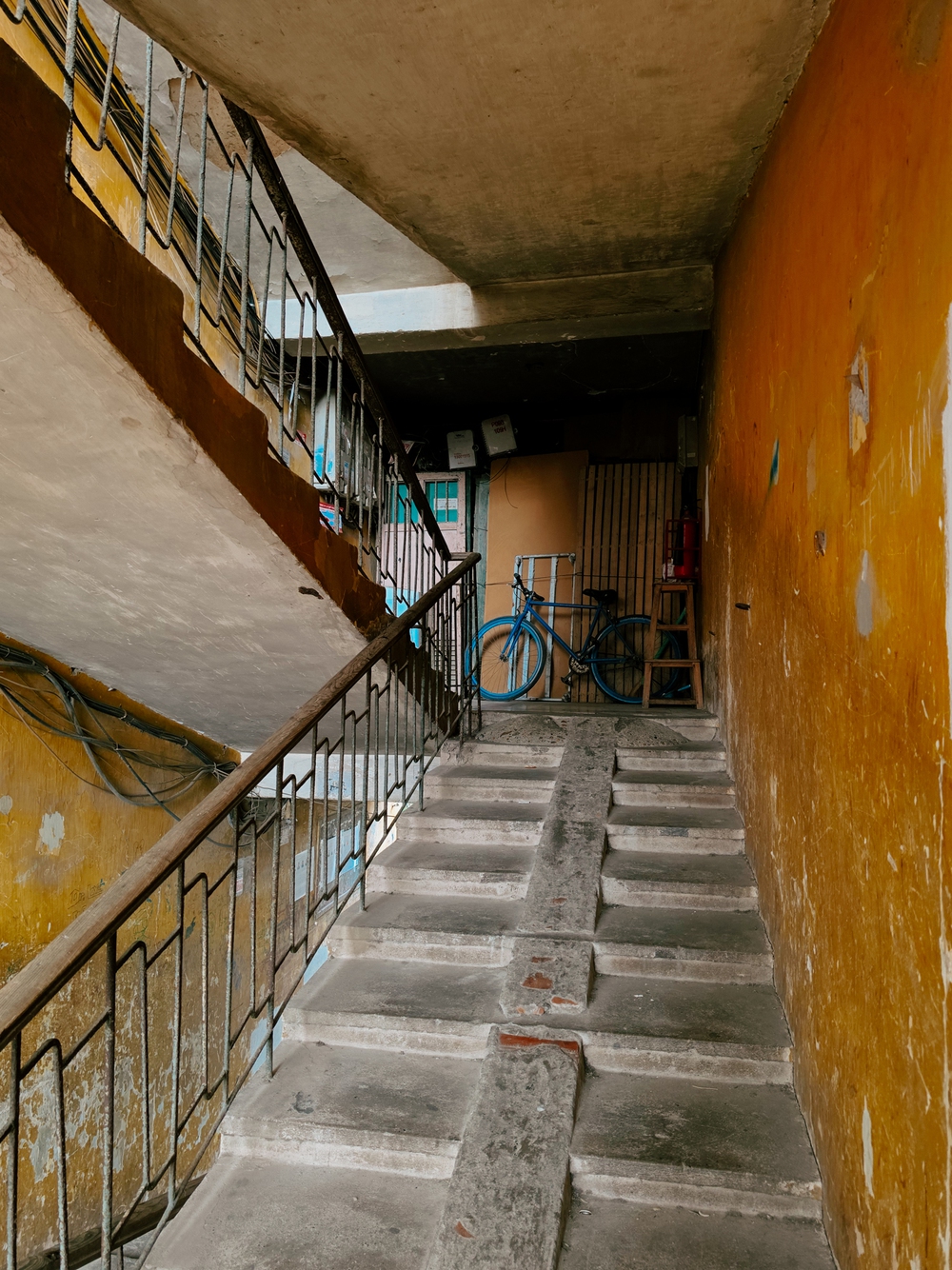 Cùng Galaxy S26 Ultra ngắm Hà Nội mùa 'đỏng đảnh': Ghé chợ sớm Long Biên, thăm dàn hoa giấy khu tập thể để thấy, hóa ra Thủ Đô vẫn 'tình' đến vậy - Ảnh 57.