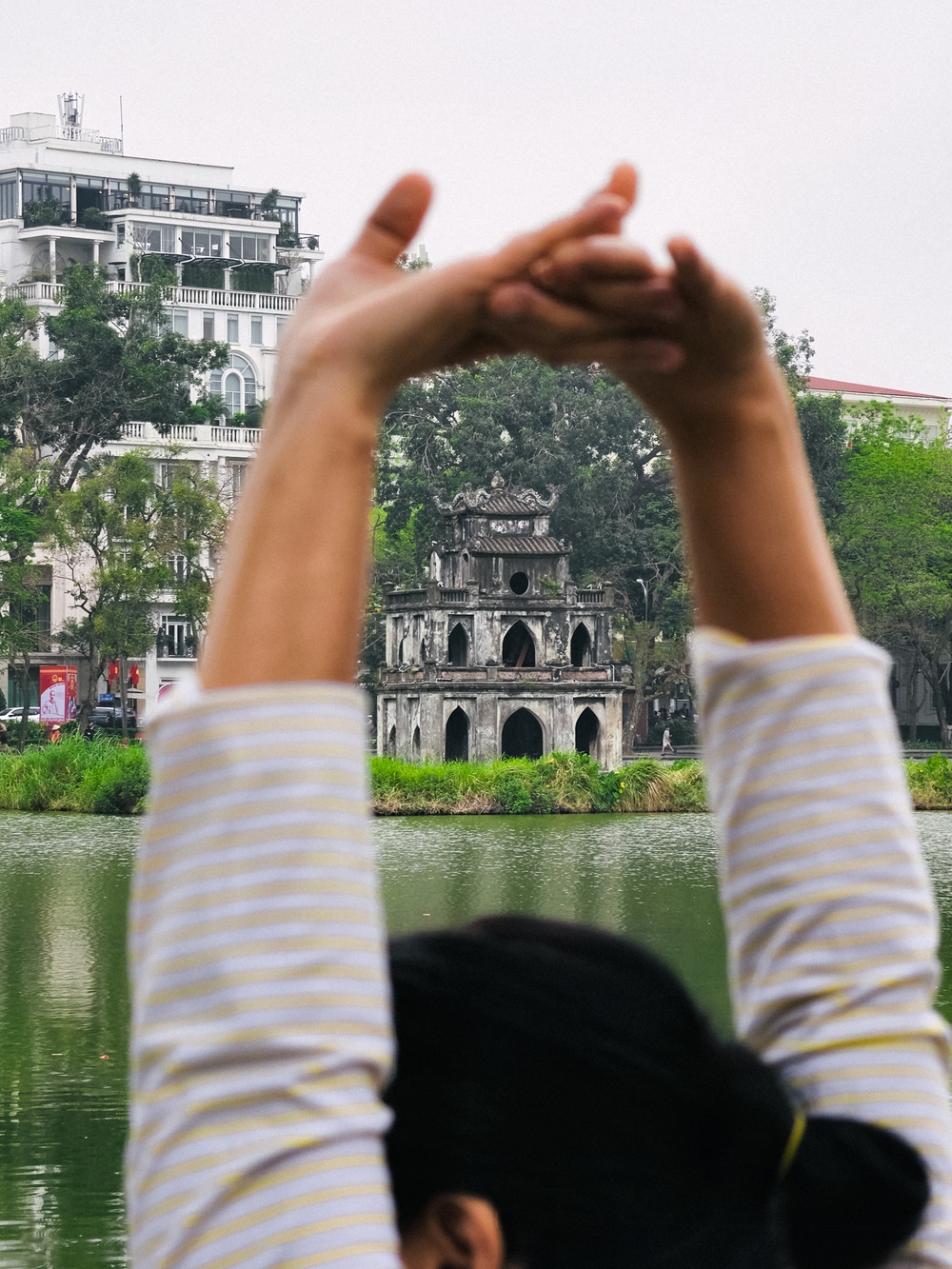 Cùng Galaxy S26 Ultra ngắm Hà Nội mùa 'đỏng đảnh': Ghé chợ sớm Long Biên, thăm dàn hoa giấy khu tập thể để thấy, hóa ra Thủ Đô vẫn 'tình' đến vậy - Ảnh 39.