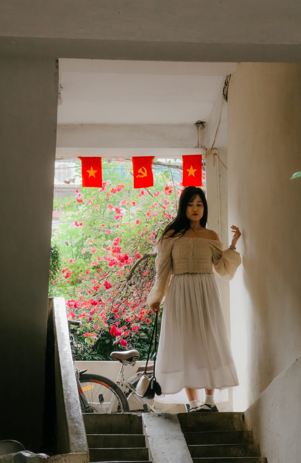 Cùng Galaxy S26 Ultra ngắm Hà Nội mùa 'đỏng đảnh': Ghé chợ sớm Long Biên, thăm dàn hoa giấy khu tập thể để thấy, hóa ra Thủ Đô vẫn 'tình' đến vậy - Ảnh 59.