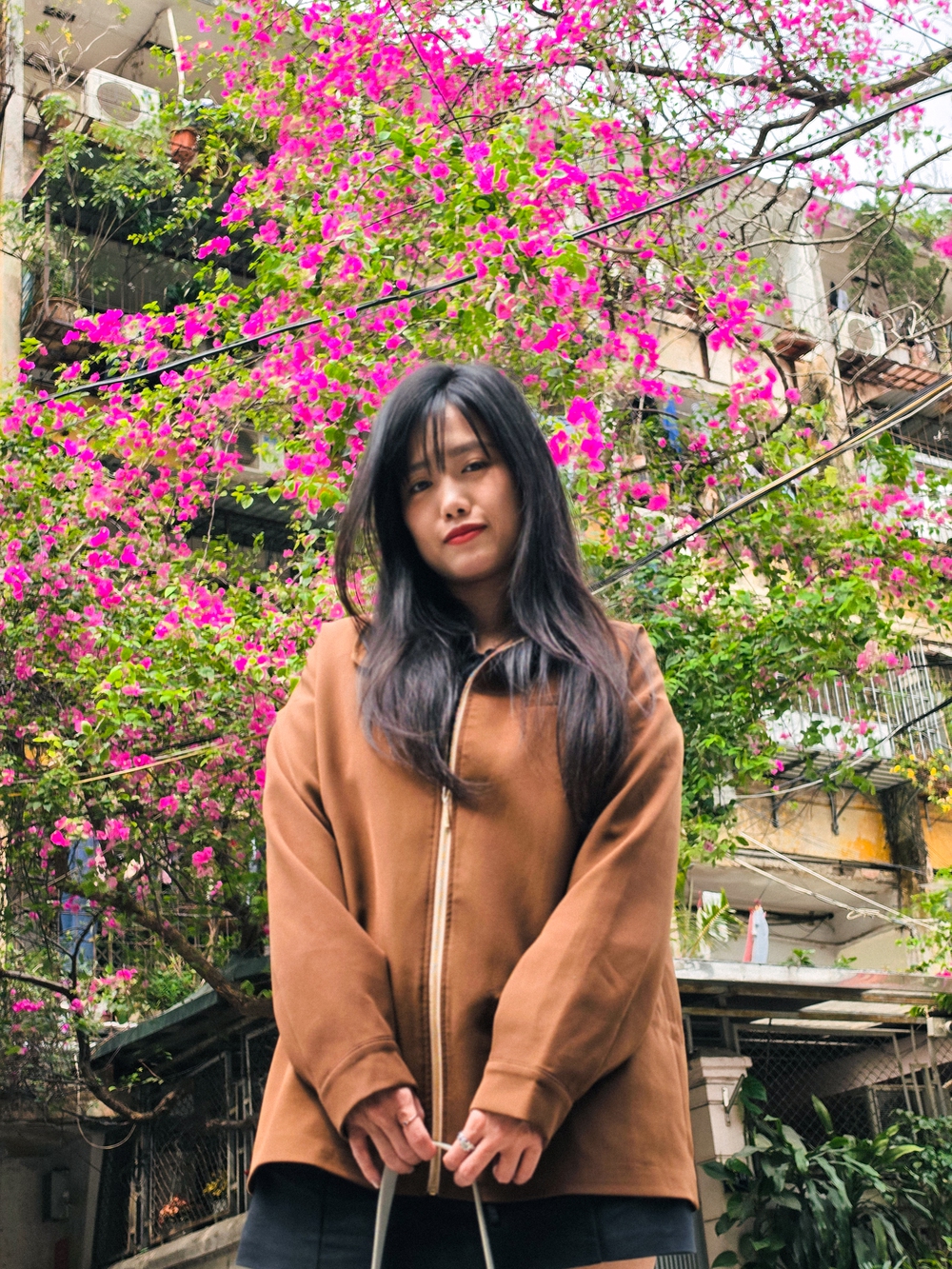 Cùng Galaxy S26 Ultra ngắm Hà Nội mùa 'đỏng đảnh': Ghé chợ sớm Long Biên, thăm dàn hoa giấy khu tập thể để thấy, hóa ra Thủ Đô vẫn 'tình' đến vậy - Ảnh 63.