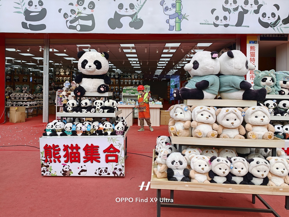 Đến Th&agrave;nh Đ&ocirc; ngắm gấu tr&uacute;c, l&ecirc;n Cửu Trại C&acirc;u chạm v&agrave;o "Thi&ecirc;n Đường Hạ Giới" - Ảnh 5.