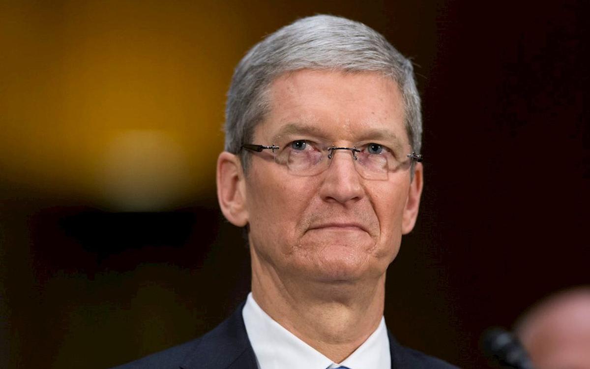 CEO Tim Cook bị rình mò