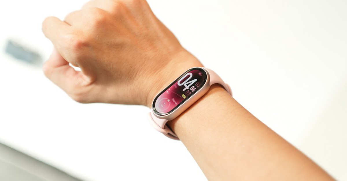 Trên tay Xiaomi Smart Band 11: Mỏng nhẹ hơn, màn hình sáng 2.000 nit,