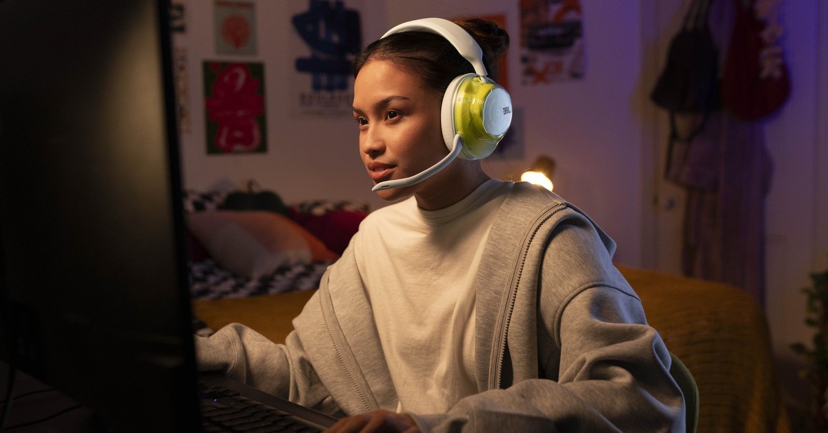 JBL Quantum 520 ra mắt tại Việt Nam, tai nghe gaming không dây driver 50mm, pin 37 giờ, giá 2,99 triệu đồng