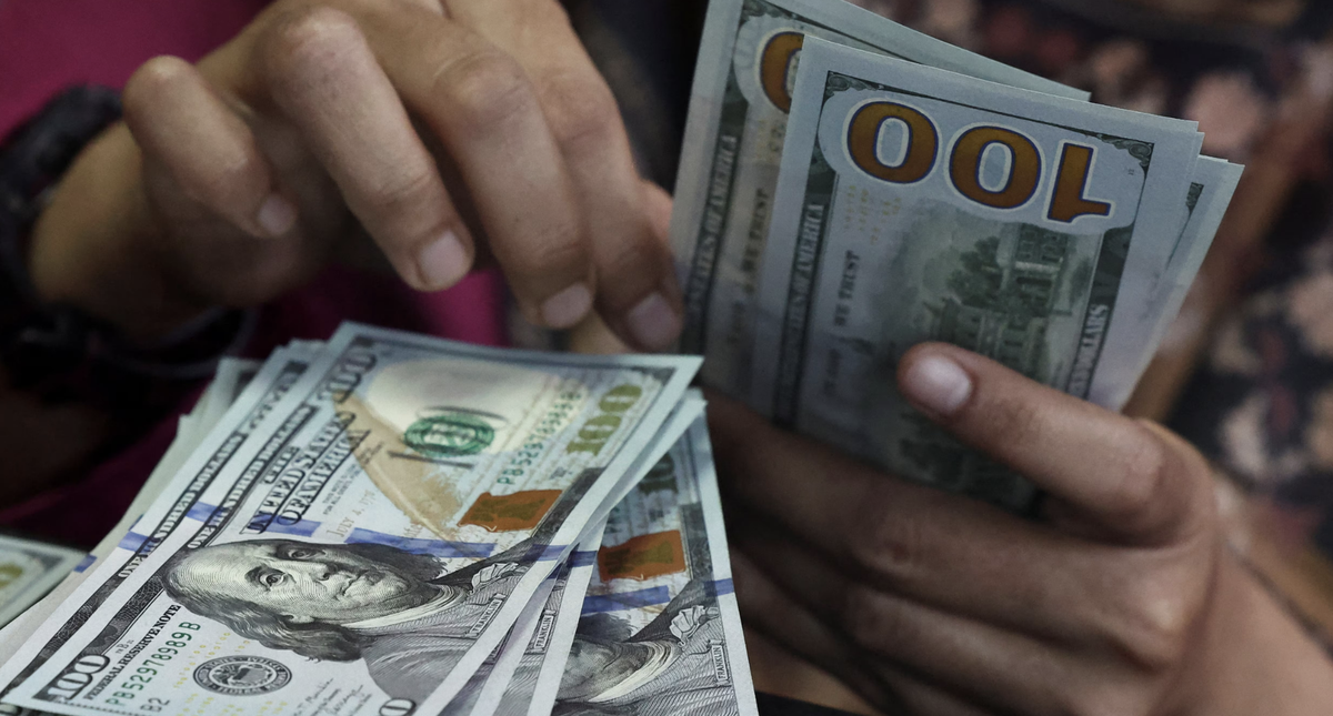 Đi nước ngoài được mang tối đa bao nhiêu USD tiền mặt?
