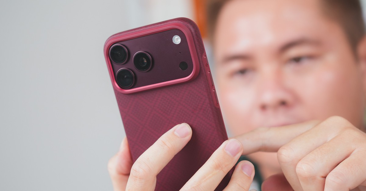 Trên tay ốp cực xịn cho iPhone 18 Pro Max: Vân dệt đẹp, chống sốc ngon, lại còn màu đỏ Burgundy