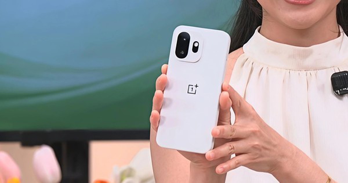 OnePlus 15T nhỏ như iPhone 17 nhưng pin 7.500mAh, sạc nhanh 100W