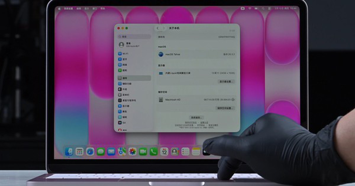 YouTuber này "độ" MacBook Neo lên SSD 1TB