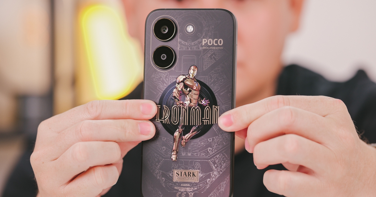 Gallery - Mở hộp điện thoại Iron Man của Xiaomi nhưng mà muốn mua cũng không được!