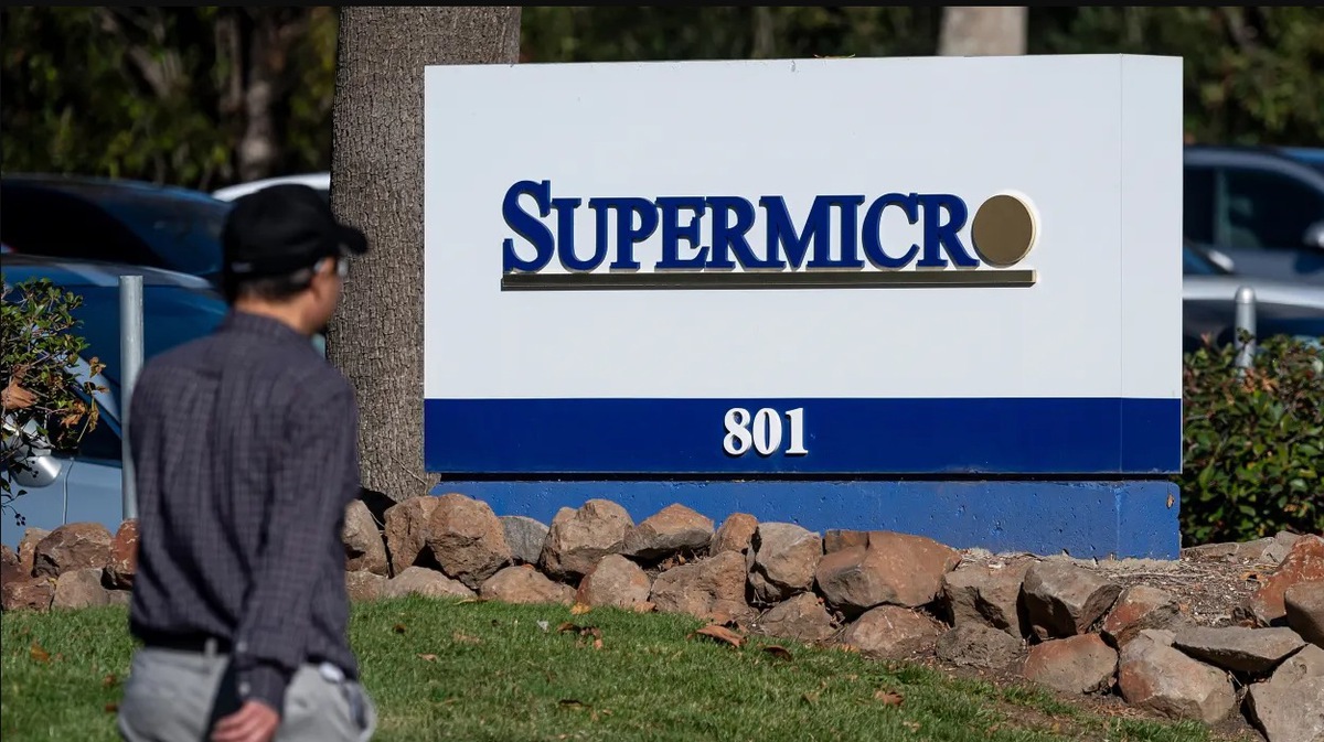 Đồng sáng lập Supermicro bị bắt vì buôn lậu 2,5 tỷ USD chip AI Nvidia sang Trung Quốc, hé lộ màn kịch dùng máy sấy tóc tráo máy chủ giả