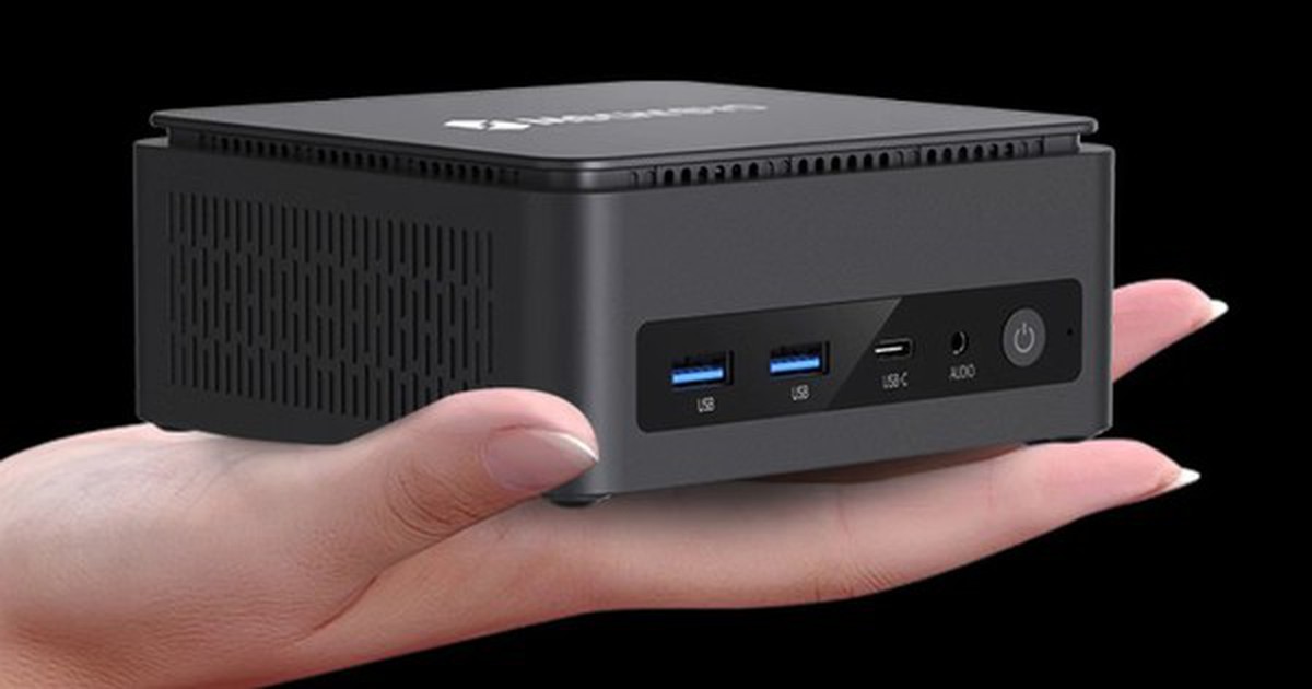 Mini PC Ryzen 7 hỗ trợ AI cục bộ và ba màn 4K