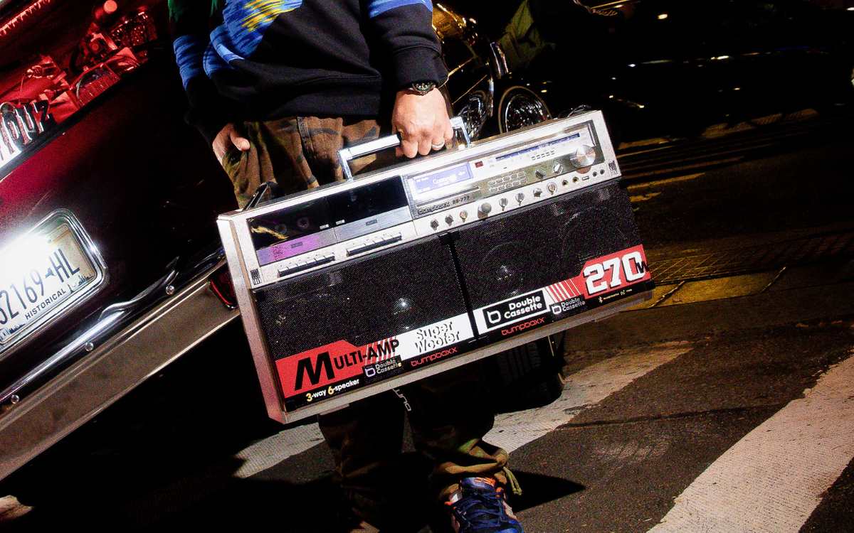 Tua ngược thời gian với chiếc đài cassette công suất 270W này, đủ kết nối cổ tới kim, đặt sớm để nhận "giá rẻ" 17 triệu