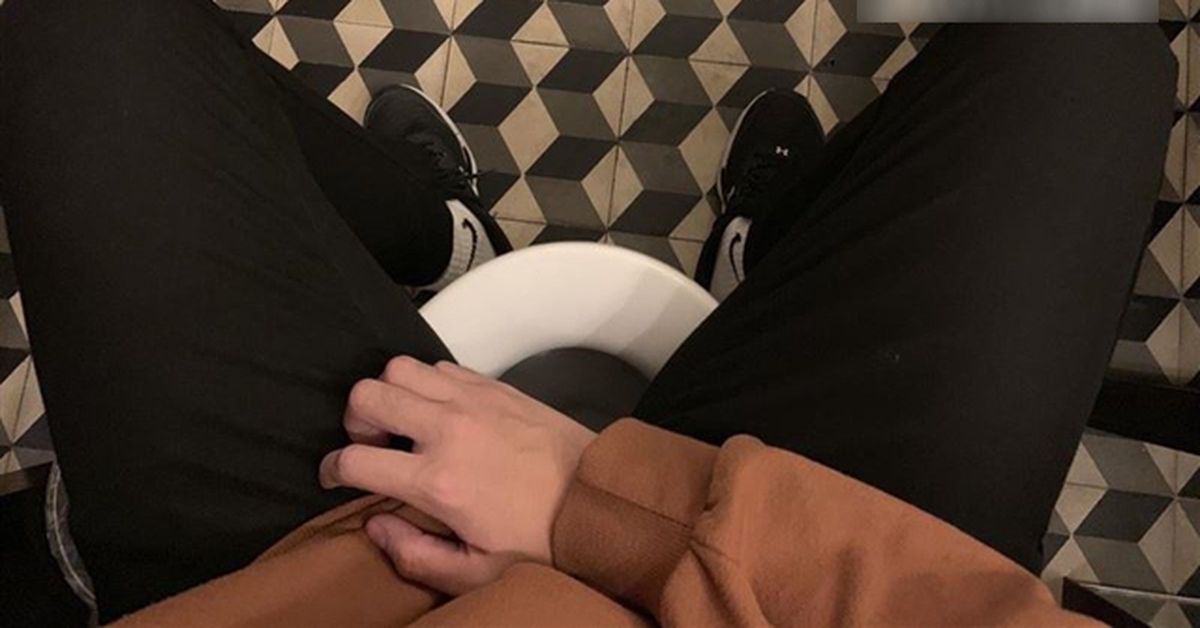 1 MC truyền hình đột tử khi đang đi vệ sinh, bác sĩ cảnh báo 2 hành động này cực nguy hiểm