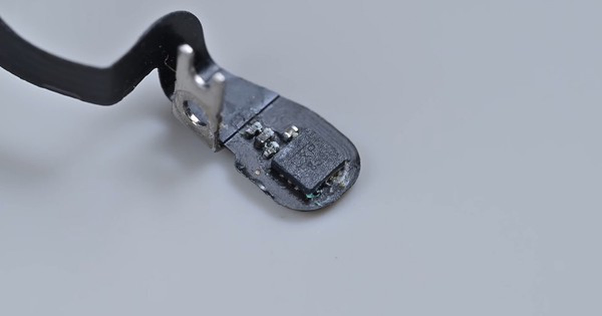 Hỏng cảm biến góc nắp khiến MacBook Pro không thức dậy khi dùng pin