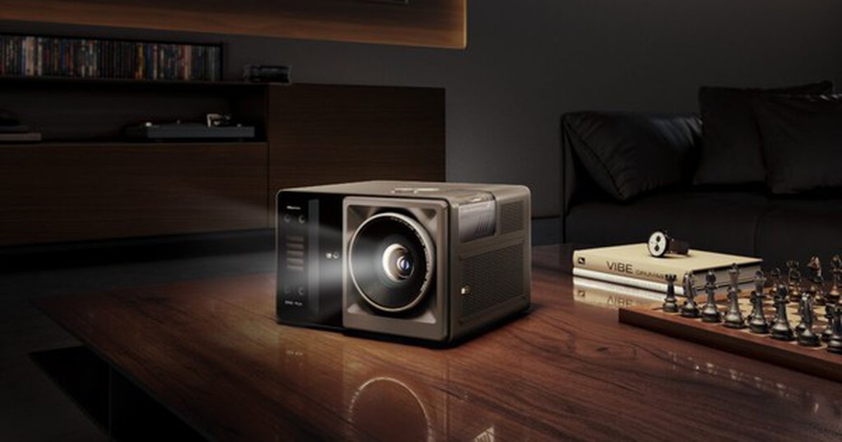 Hisense XR10 Triple Laser: Máy chiếu 4K cao cấp giá hơn 185 triệu đồng, tặng kèm dàn âm thanh không dây