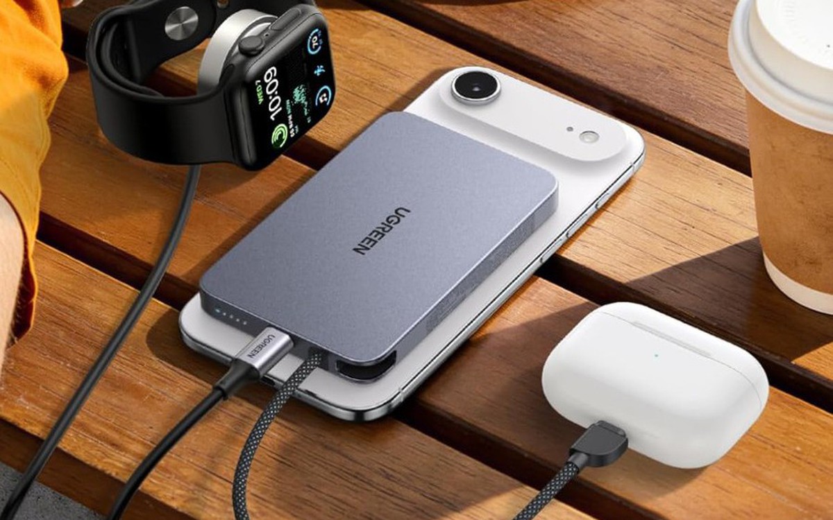 Ugreen xóa bỏ phiền toái "quên cáp sạc" bằng pin dự phòng Qi2 15W mỏng 13,9mm tích hợp sẵn dây USB-C